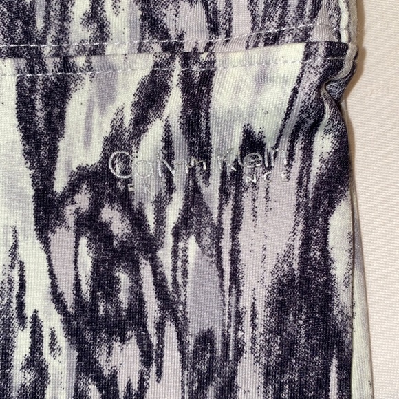 EUC Calvin Klein size large, multicolor, workout capris - Picture 3 of 4